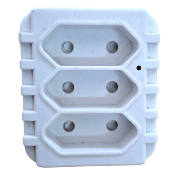 Redisson-Multi-Plug-Adaptor-3-x-Euro-White_1